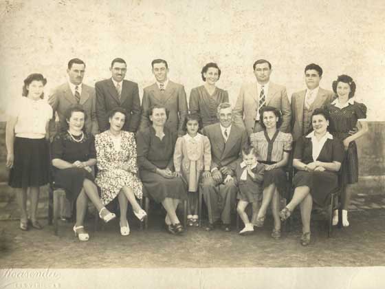 Toda la Familia de Jos Mateo Ropolo y Maria Luisa Schnidrig (Ao 1943)