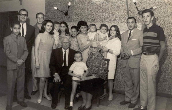 Ultima foto de Lorenzo Jos Ropolo con todos sus nietos (Ao 1967)