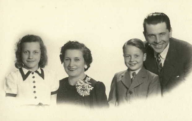 Toda la Familia de Ricardo Ropolo (Ao 1943)