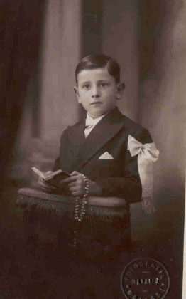 Amilto Pedro Angel Ropolo en su Primera Comunin