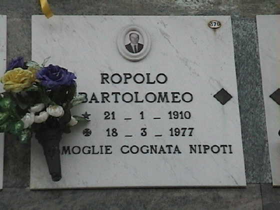 Lapida de Bartolomeo Ropolo en el Cementerio de Pancalieri (Foto ao 2003)