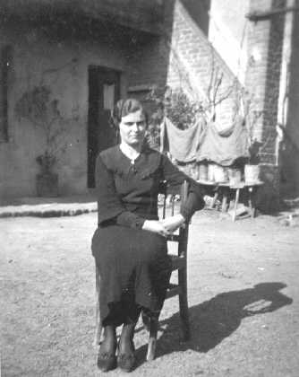 Caterina Bursa en su casa paterna (ao 1940)