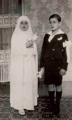 Eligio Alcides Ropolo en su Comunin con su hermana Amalia Nidia