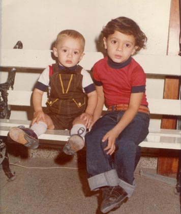 Gabriel Mauricio Ropolo con su hermano Alejandro Javier Ropolo (Ao 1980)