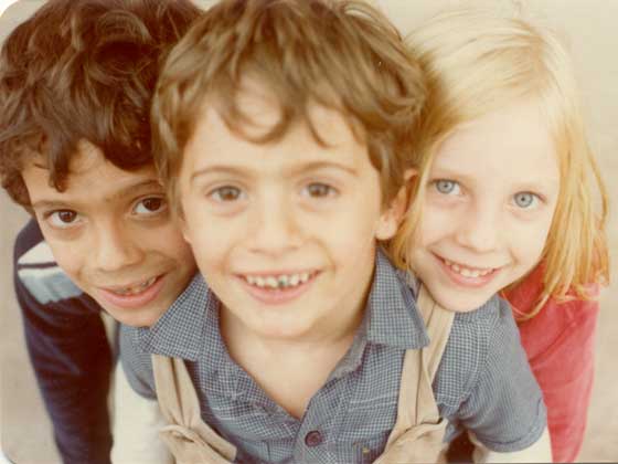 Gabriel Mauricio Ropolo con su hermano Alejandro Javier Ropolo y prima Gisela Mariela Ropolo (Ao 1982)