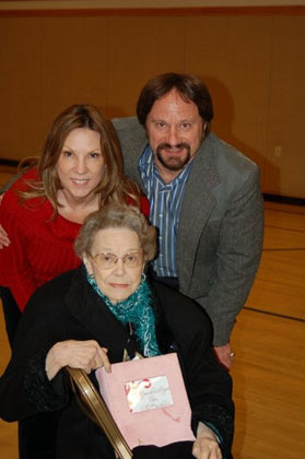 Gertrude Iris Jackson con su hija Jonelle Ropolo