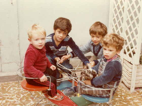 Guillermo Gerardo Ropolo con sus primos (ao 1983)