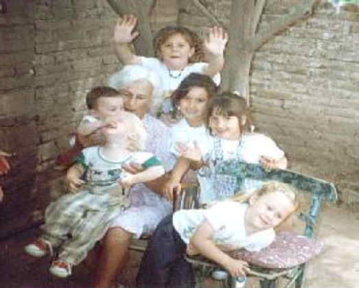 Ilda Palmira Ropolo con algunos Biznietos (Ao 2001)