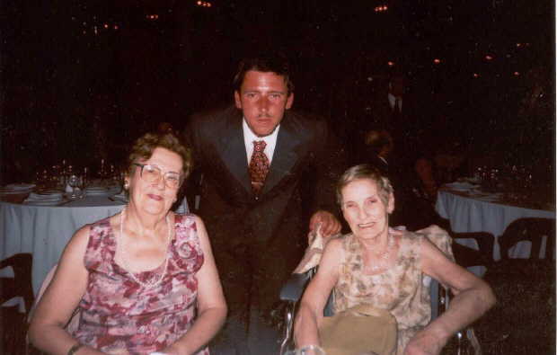 En la graduacin de Jos Ignacio Ropolo como mdico con sus abuelas (29/Dic/2002)