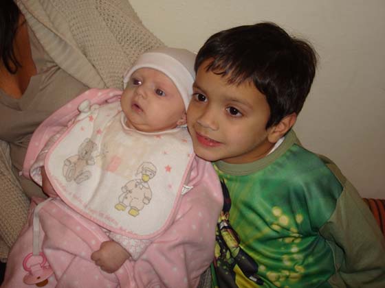 Julieta Ropolo con su primo Joaqun (25/Jul/2009)