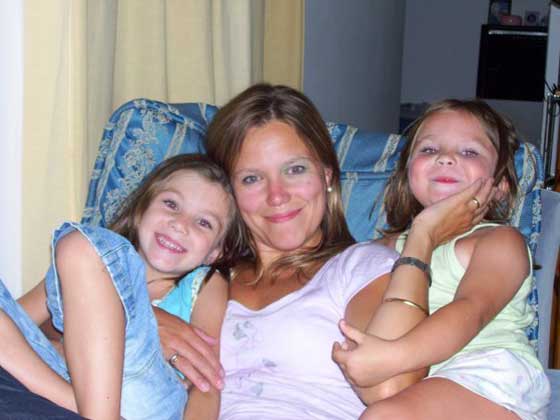 Maria Alejandra Amarante con sus hijas (Foto ao 2008)