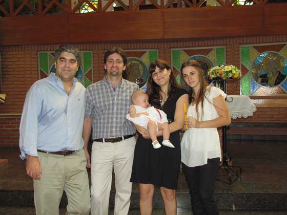 Maria Pilar Ropolo en su bautismo con sus padres y padrinos (02/Abr/2011)