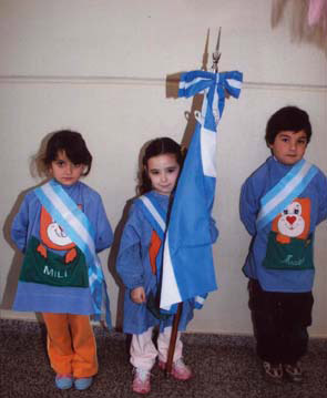 Milagros Martinez escoltando a la bandera Argentina (Ao 2008)